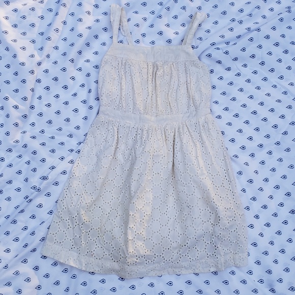 White Eyelet Lace Dress Girls size 6/6X - Picture 2 of 4